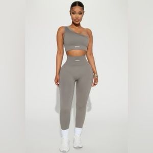 Fashion Nova workout pants and top!